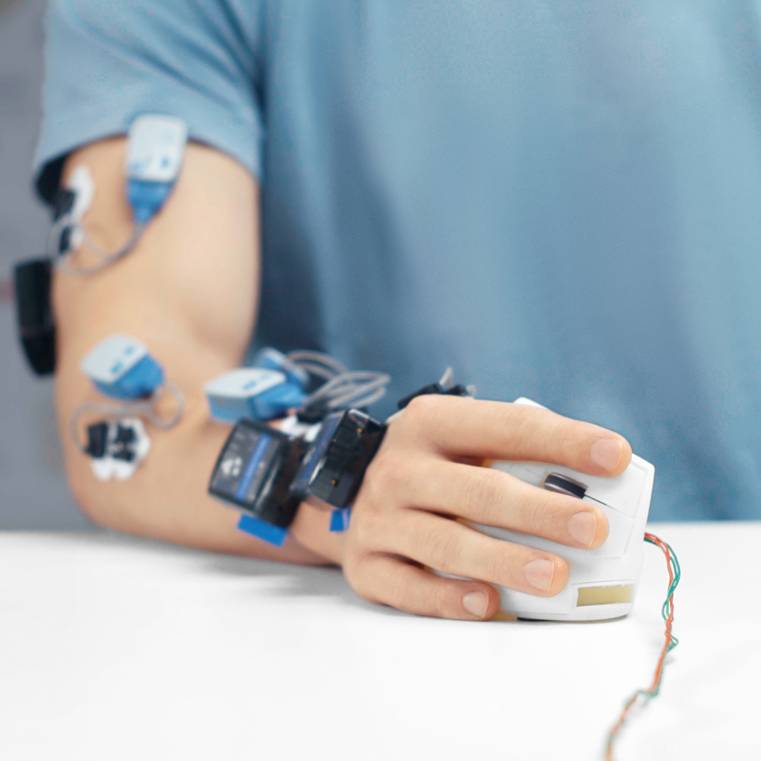 Logitech MX Vertical - Rato vertical - ergonómico - óptico - 6 botões - sem fios, com cabo - Bluetooth, 2.4 GHz - receptor sem fio USB - grafite - Image 4