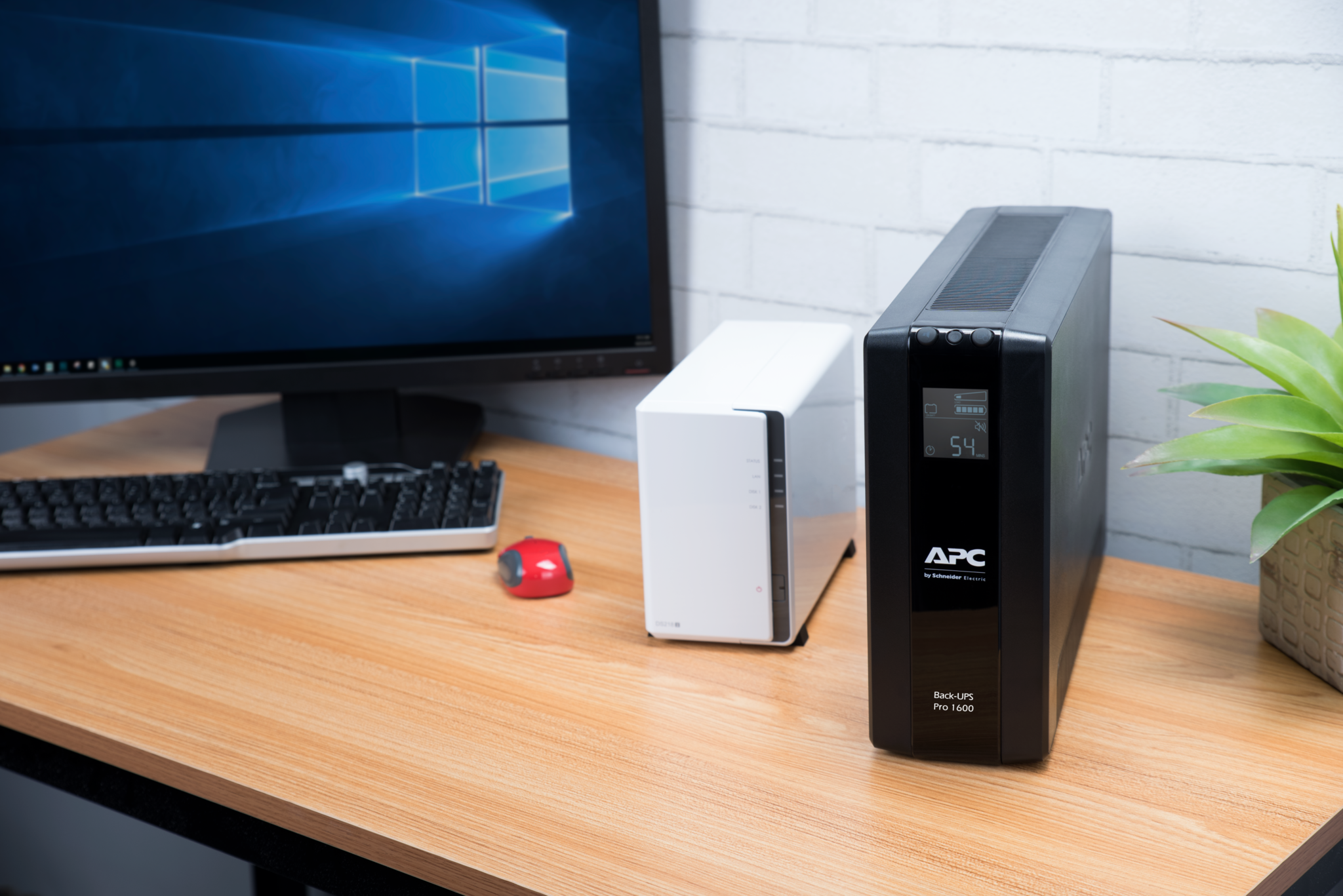 APC Back-UPS Pro BR1600MI - UPS - AC 230 V - 960 Watt - 1600 VA - USB - conectores de saída: 8 - preto - Image 5