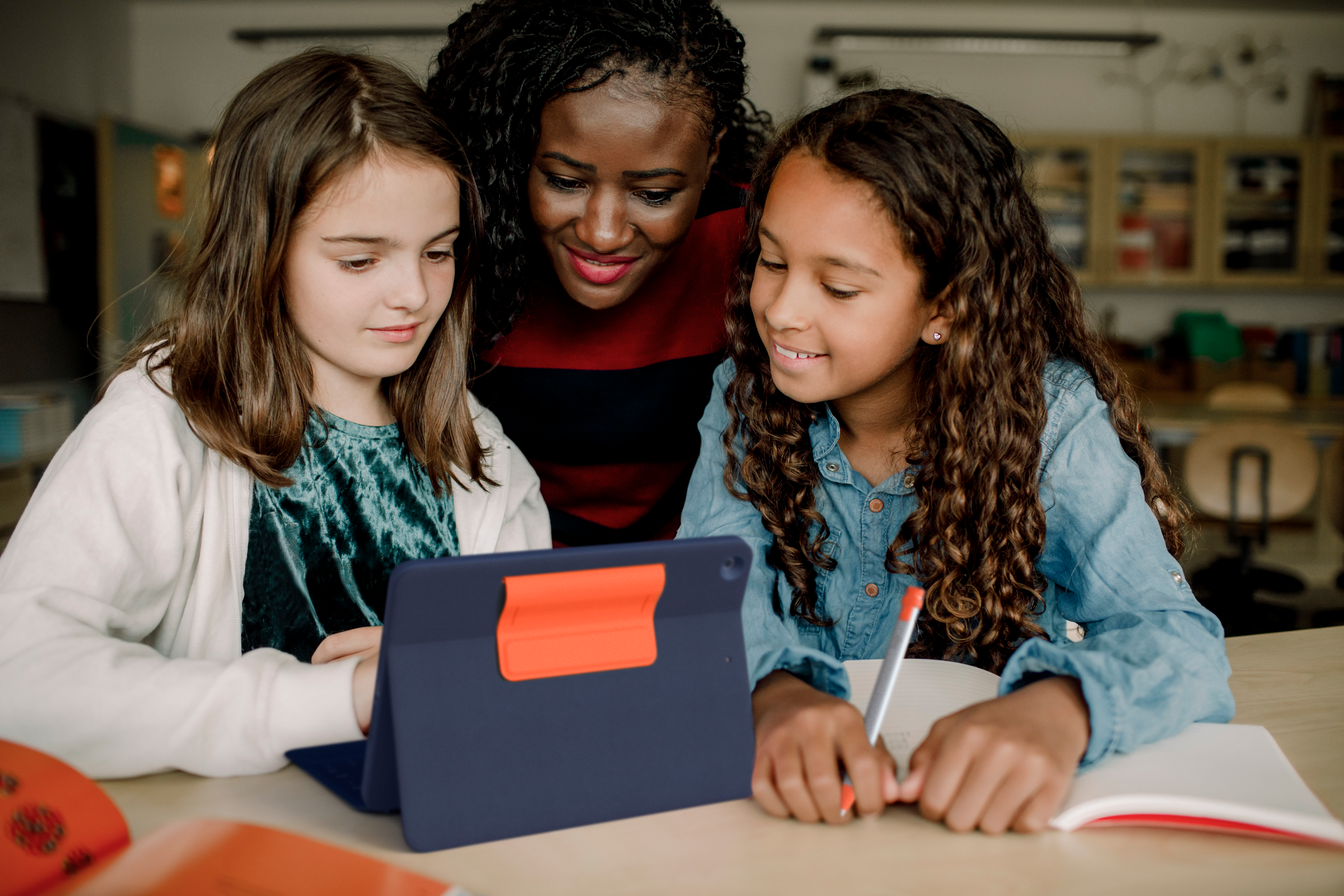 Logitech Rugged Combo 3 For Education - Master Pack - teclado e pasta de folio - Apple Smart connector - educação K-12 - para Apple 10.2-inch iPad (7ª geração, 8ª geração, 9ª geração) - Image 9