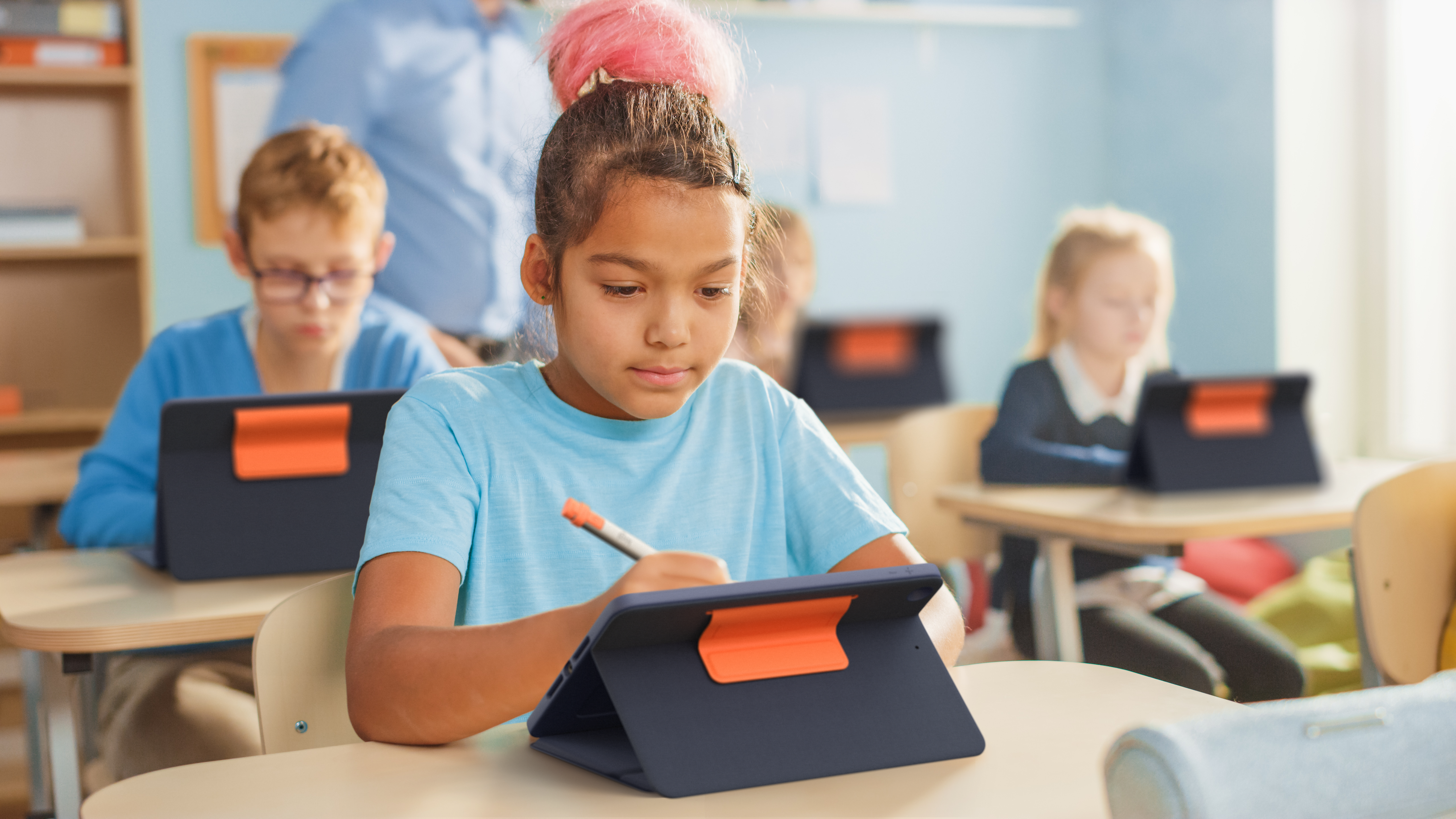 Logitech Rugged Combo 3 For Education - Master Pack - teclado e pasta de folio - Apple Smart connector - educação K-12 - para Apple 10.2-inch iPad (7ª geração, 8ª geração, 9ª geração) - Image 6