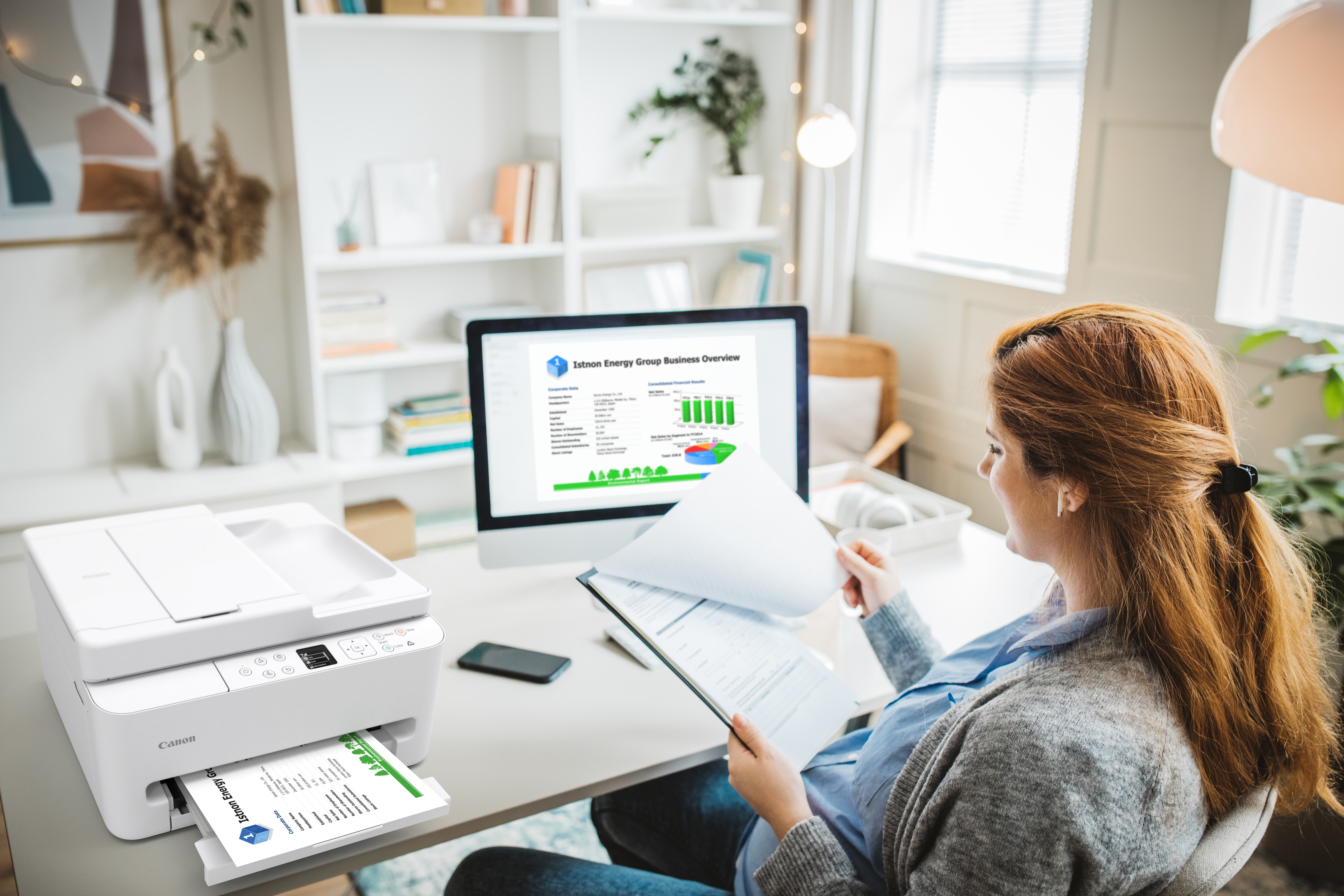Pregnant woman working from home Pregnant woman working from home